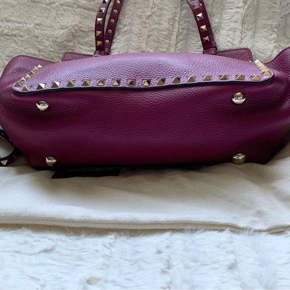VALENTINO GARAVANI Rockstud Small GRAINY CALF SKIN Tote in MAGENTA - Picture 5 of 16